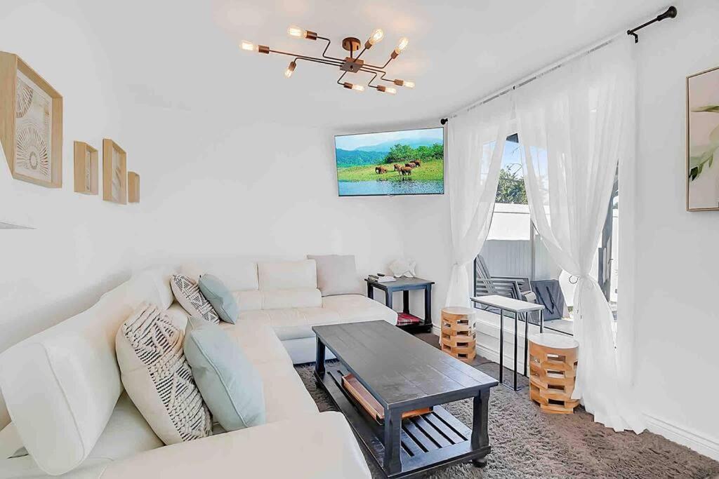 2 Bedroom Getaway On The River/Close To Marina Belle River 外观 照片
