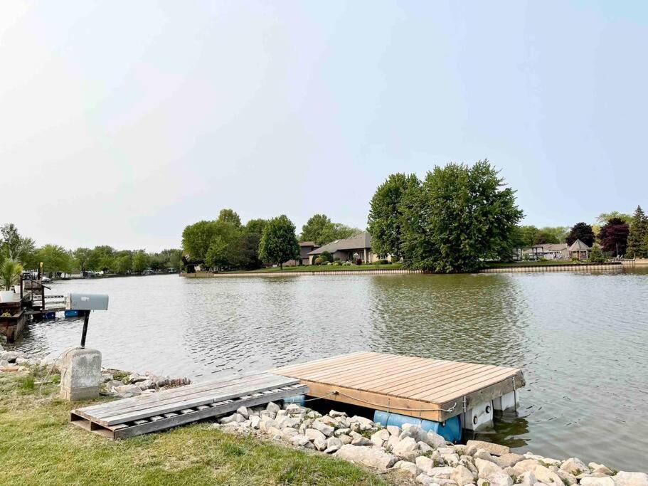 2 Bedroom Getaway On The River/Close To Marina Belle River 外观 照片