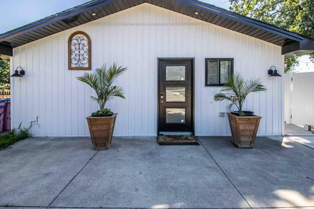 2 Bedroom Getaway On The River/Close To Marina Belle River 外观 照片