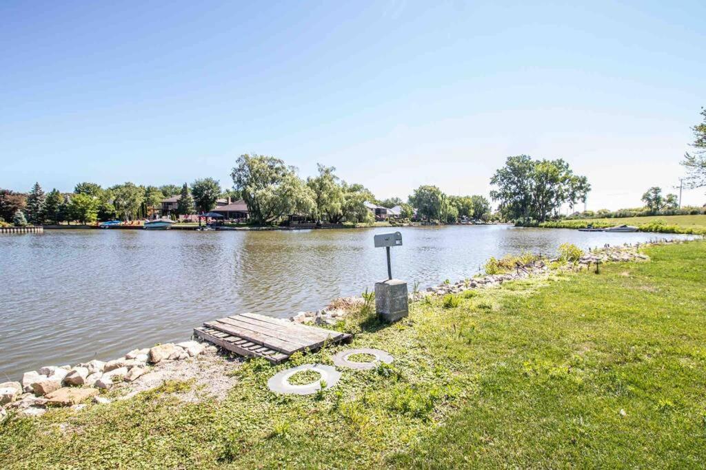 2 Bedroom Getaway On The River/Close To Marina Belle River 外观 照片