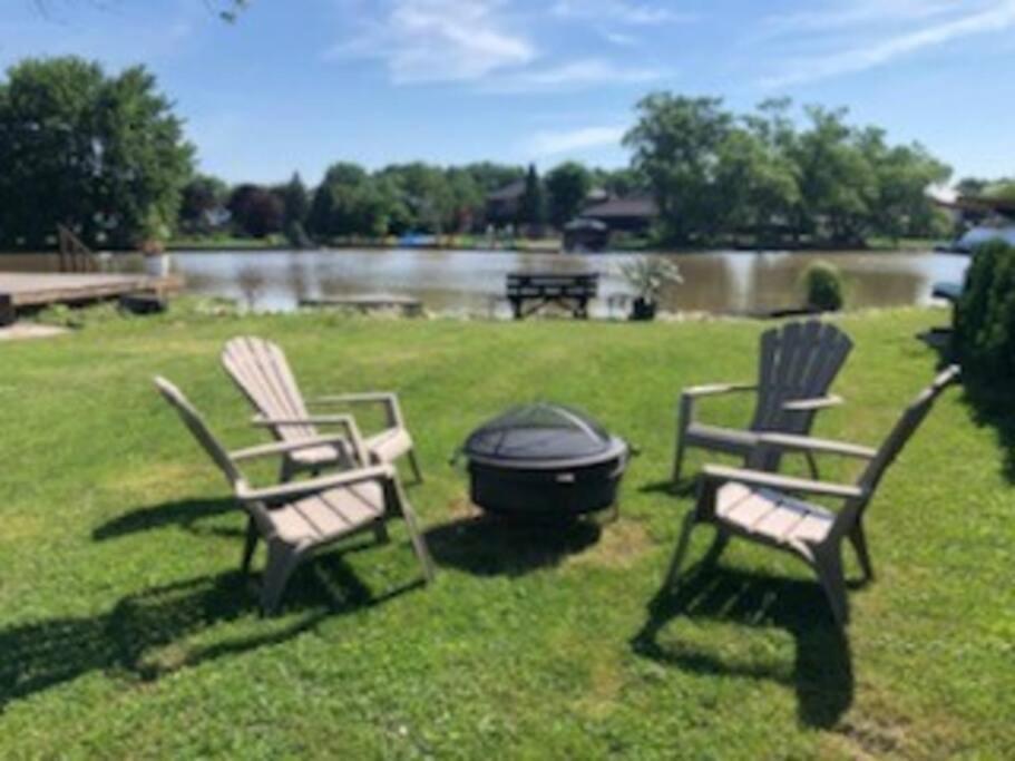 2 Bedroom Getaway On The River/Close To Marina Belle River 外观 照片