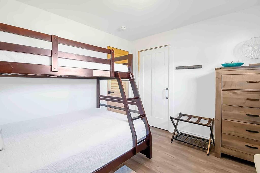2 Bedroom Getaway On The River/Close To Marina Belle River 外观 照片